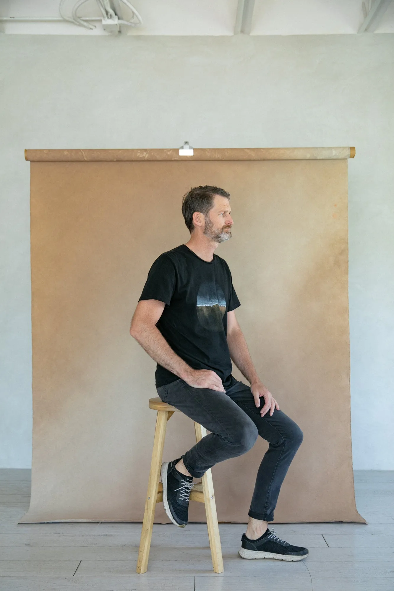 Breve Slant #0527 Gradient Sandstone Study Medium Hand-Painted Canvas Backdrop