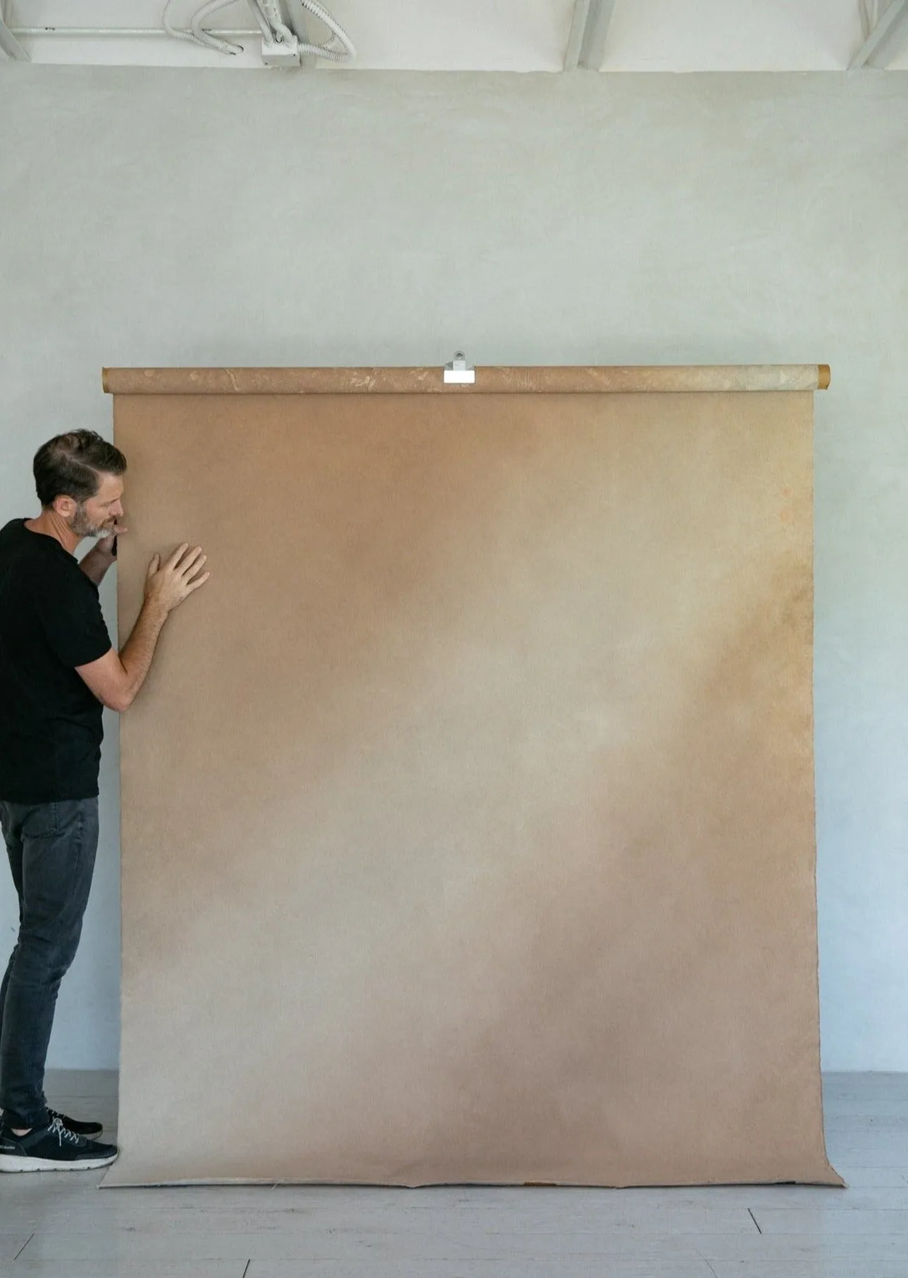 Breve Slant #0527 Gradient Sandstone Study Medium Hand-Painted Canvas Backdrop