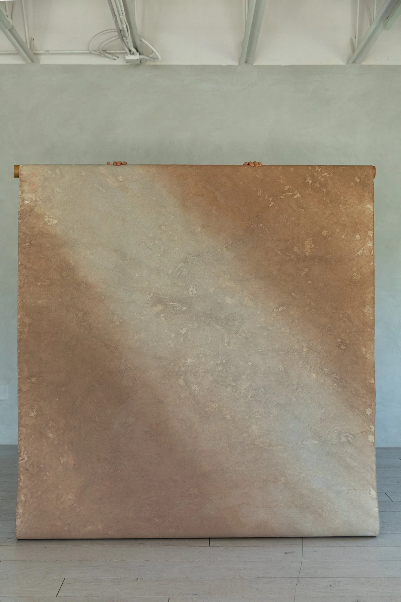 Breve Slant #0527 Gradient Sandstone Study Medium Hand-Painted Canvas Backdrop