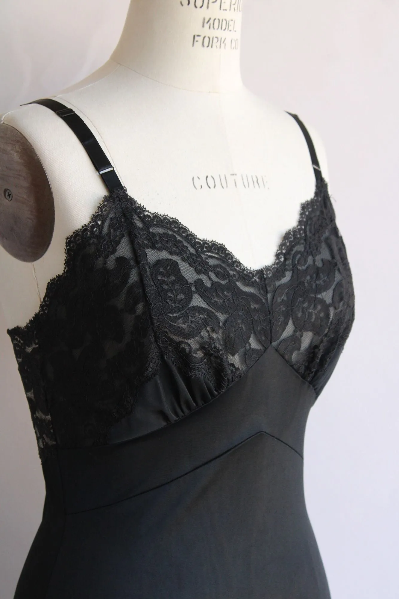 Vintage 1950s Black Val Modes Slip Size 32