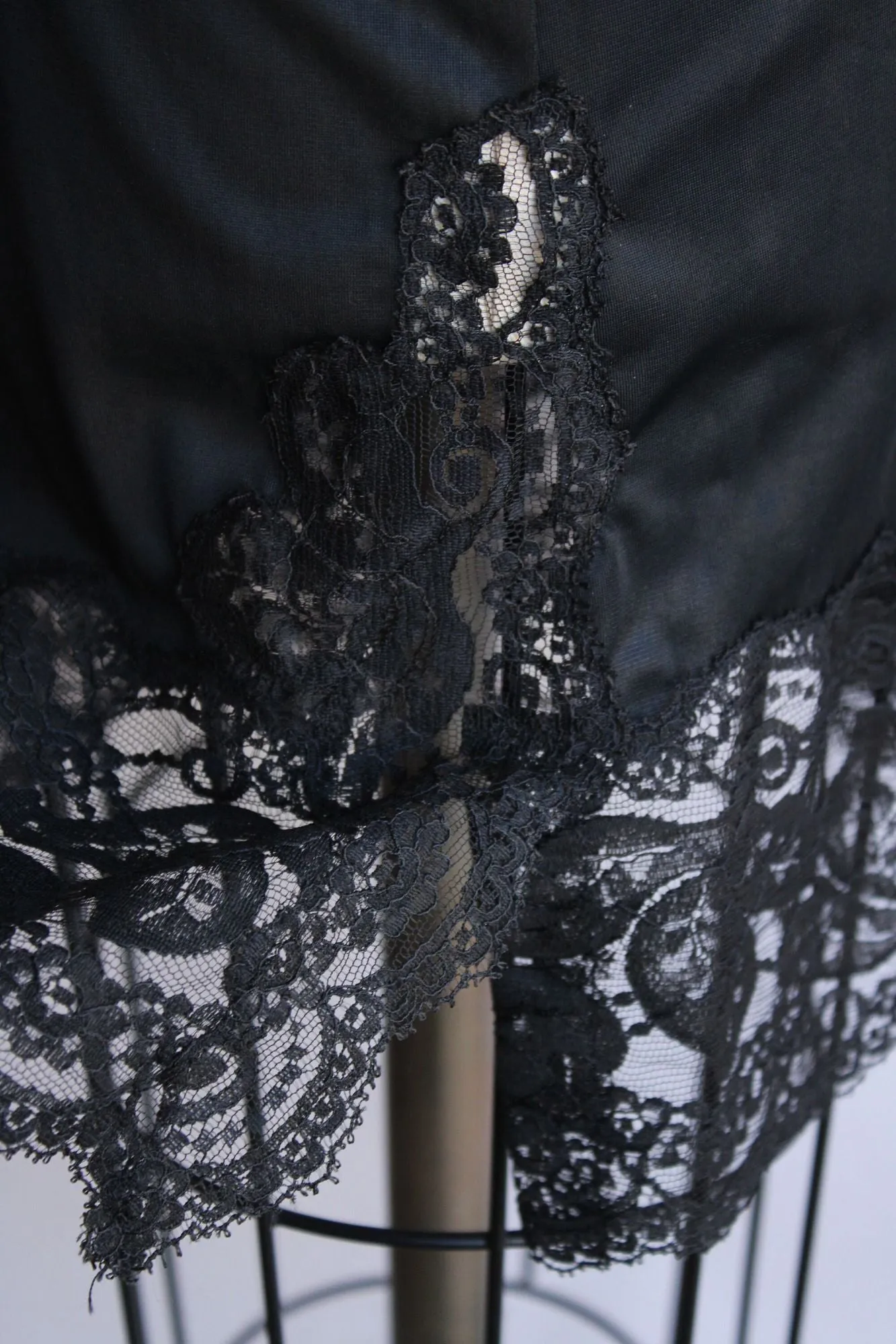 Vintage 1950s Black Val Modes Slip Size 32